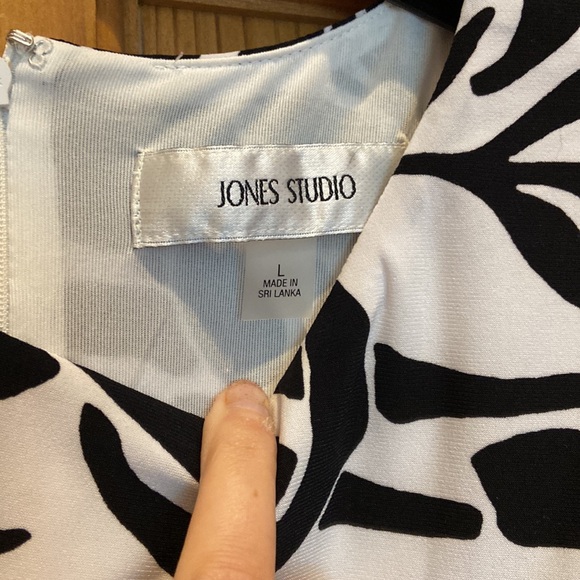 Jones Studio black white and red dress. Large - Picture 2 of 4